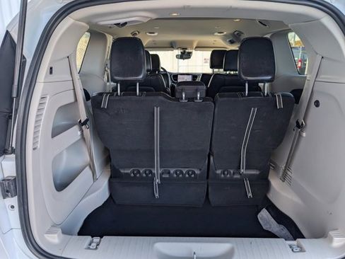 Used 2024 Chrysler Pacifica Touring-L image 24