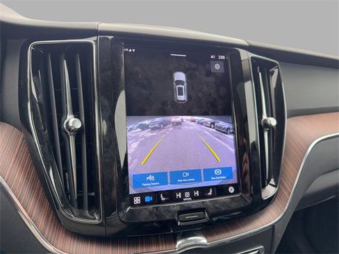 Used 2022 Volvo XC60 B5 Momentum image 22