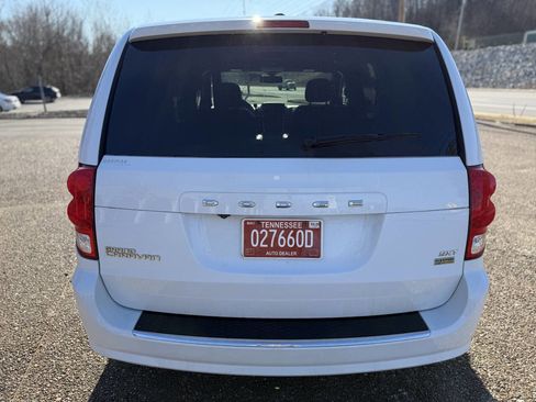 Used 2019 Dodge Grand Caravan SXT image 6