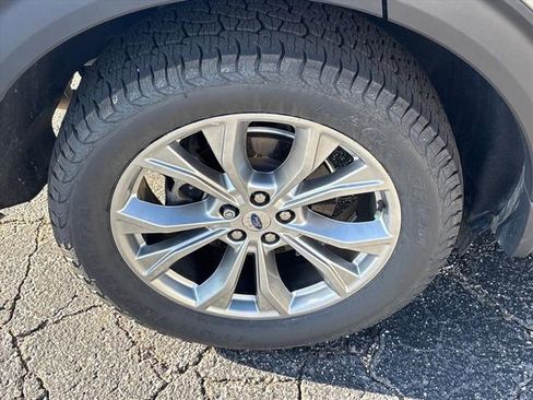 Used 2023 Ford Explorer XLT w/ Equipment Group 202A image 8