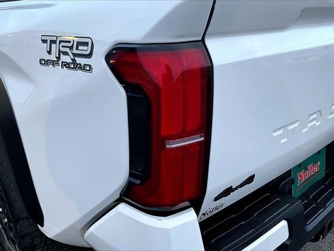 Used 2024 Toyota Tacoma TRD Off-Road image 31