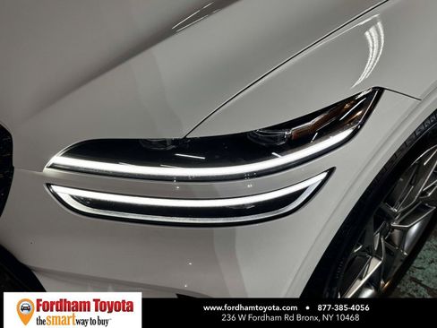 Used 2025 Genesis GV70 2.5T AWD/4WD image 8
