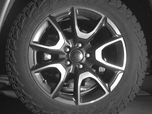Used 2025 Jeep Compass Trailhawk AWD/4WD image 14