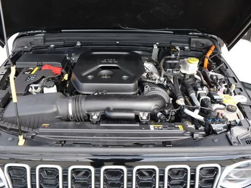 Used 2024 Jeep Wrangler Unlimited Sahara AWD/4WD image 19