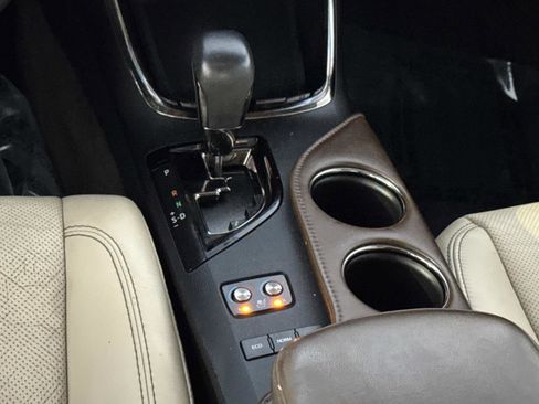 Used 2013 Toyota Avalon Limited image 5