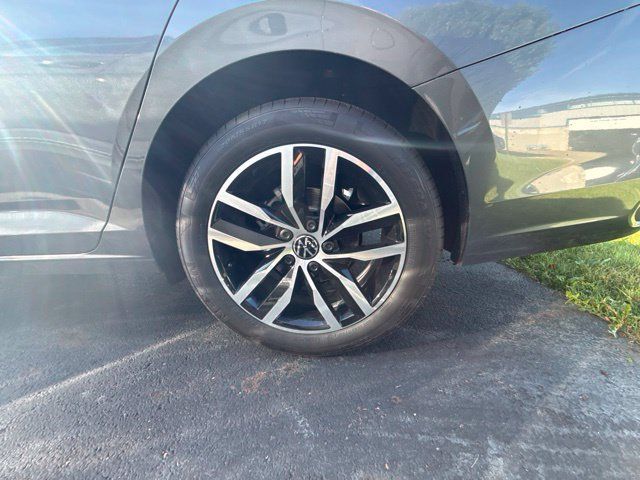 New 2027 Volkswagen Jetta SE FWD image 16