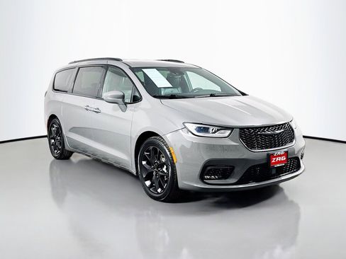 Used 2021 Chrysler Pacifica Touring-L w/ S Appearance Package image 7