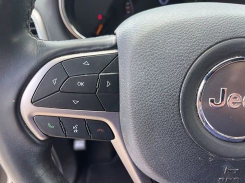 Used 2020 Jeep Grand Cherokee Laredo w/ Laredo X Package RWD image 17