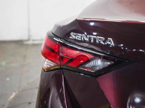 Used 2021 Nissan Sentra SV image 11