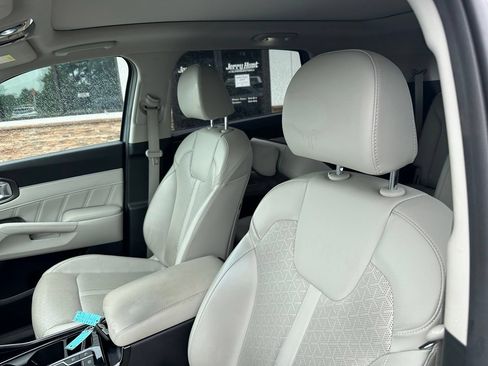 Used 2023 Kia Sorento SX AWD/4WD image 3