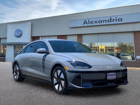 Used 2023 Hyundai Ioniq 6 SE AWD/4WD image 1