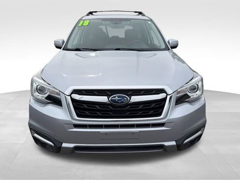 Used 2018 Subaru Forester 2.5i Touring AWD/4WD image 2