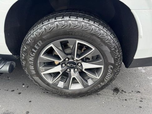 Used 2023 Chevrolet Suburban Z71 w/ Luxury Package image 7