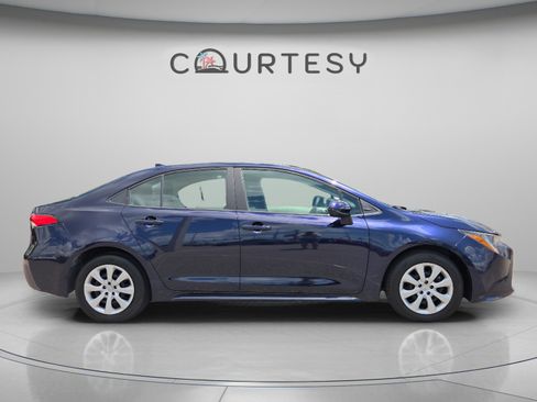 Certified 2022 Toyota Corolla LE FWD image 6
