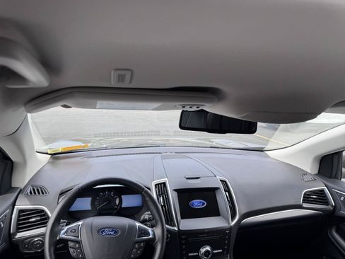 Used 2019 Ford Edge Titanium w/ Cold Weather Package AWD/4WD image 8