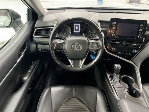 Used 2022 Toyota Camry SE image 11