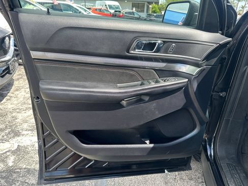 Used 2019 Ford Explorer XLT w/ Equipment Group 202A AWD/4WD image 24