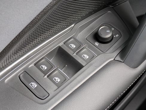 New 2026 Volkswagen Tiguan SE image 26