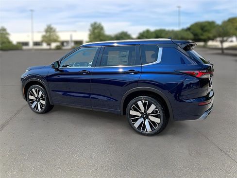 New 2025 Mitsubishi Outlander SEL image 5