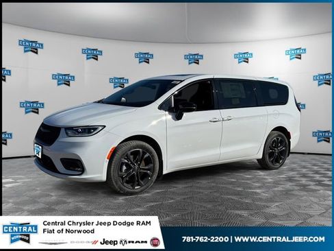 New 2026 Chrysler Pacifica Select image 1