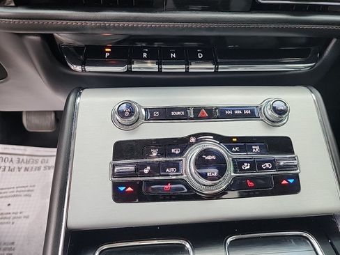 Used 2022 Lincoln Aviator AWD w/ Premium Package image 19