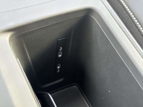 New 2026 Volkswagen Tiguan SE image 30