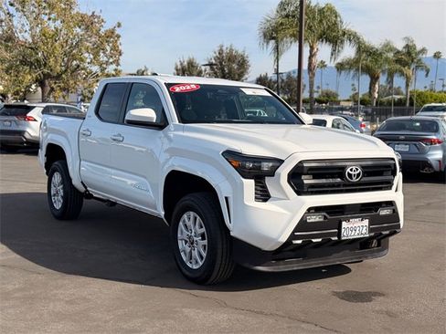 Used 2025 Toyota Tacoma SR5 image 3