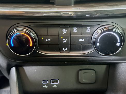 Used 2025 Buick Encore GX Preferred image 23