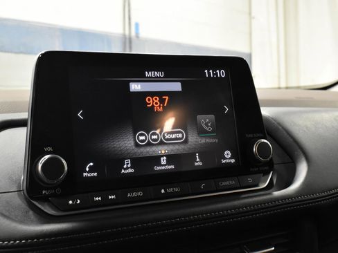 Used 2023 Nissan Rogue S image 11