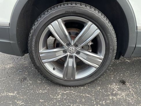 Used 2020 Volkswagen Tiguan SEL AWD/4WD image 19