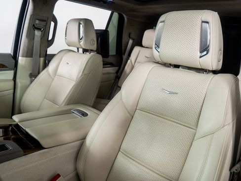 Used 2023 Cadillac Escalade Sport Platinum image 3