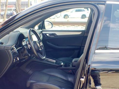 Used 2022 Porsche Macan image 19