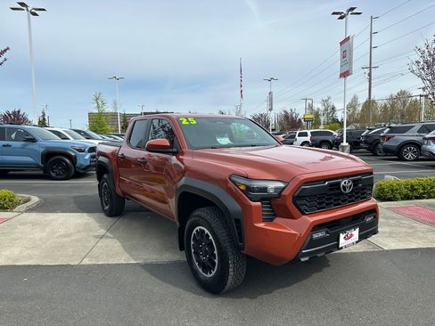 Certified 2025 Toyota Tacoma TRD Off-Road image 7