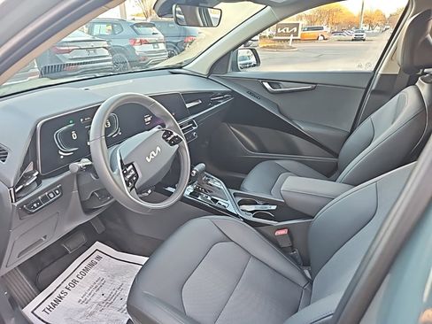 Used 2025 Kia Niro EX image 7