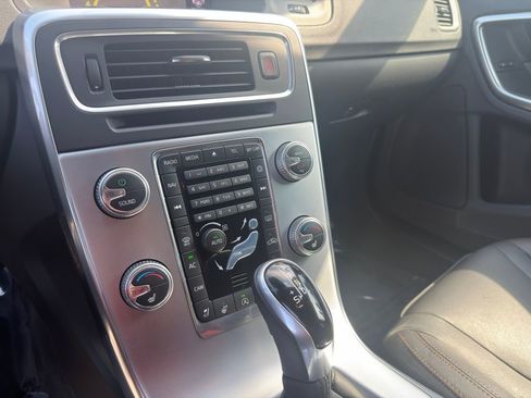 Used 2017 Volvo V60 T5 Cross Country w/ Technology Package image 27