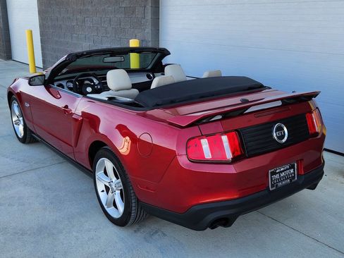 Used 2011 Ford Mustang GT Premium image 3