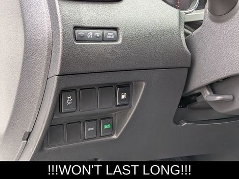 Used 2019 Nissan Rogue SV FWD image 15