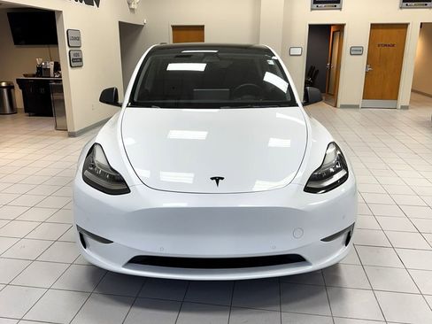 Used 2022 Tesla Model Y Long Range image 3