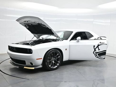 Used 2022 Dodge Challenger R/T Scat Pack w/ Driver Convenience Group RWD image 43
