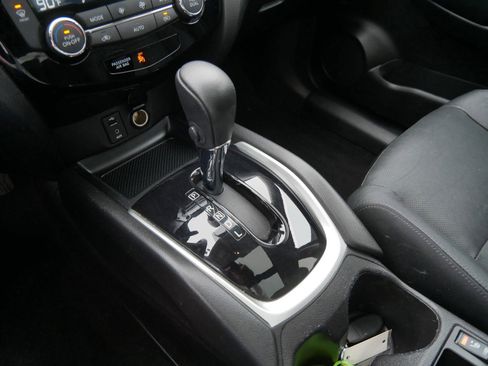 Used 2015 Nissan Rogue SL w/ SL Premium Package image 19