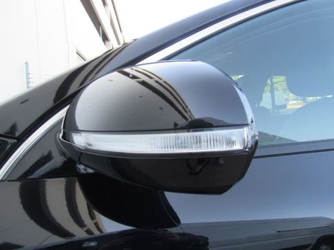 Used 2022 Kia Niro EX image 18