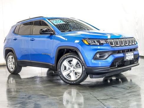 Used 2022 Jeep Compass Latitude image 2
