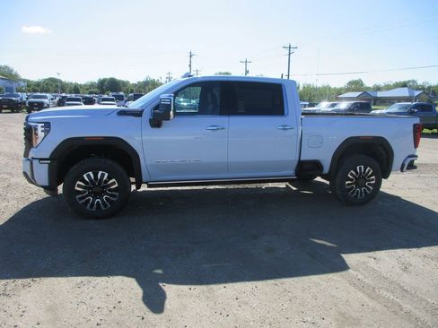 New 2026 GMC Sierra 2500 Denali Ultimate AWD/4WD image 9