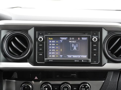 Certified 2018 Toyota Tacoma SR5 image 31