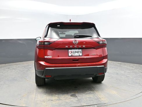 Used 2025 Nissan Rogue SV image 8