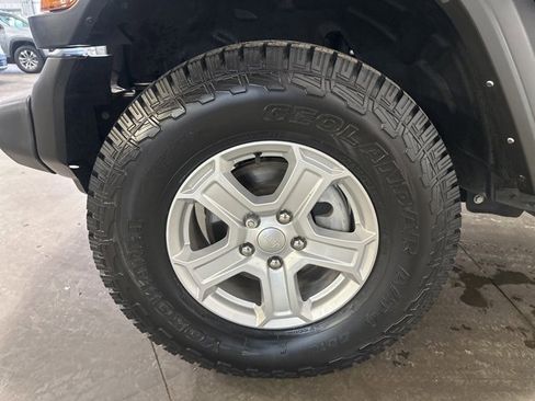 Used 2022 Jeep Wrangler Unlimited Sport image 36