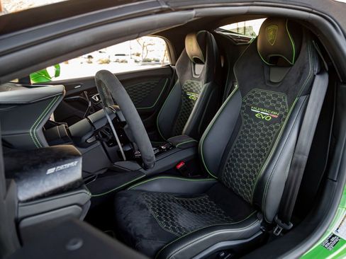 Used 2020 Lamborghini Huracan EVO image 14