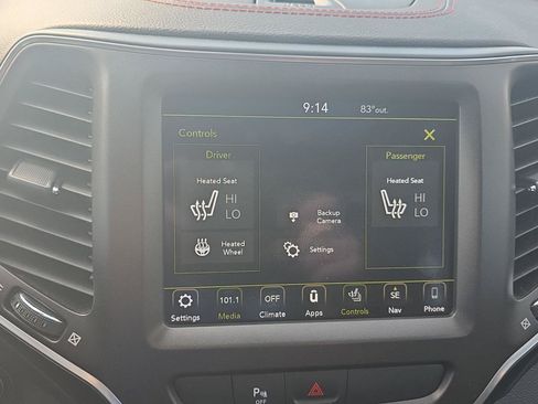 Used 2019 Jeep Cherokee Trailhawk w/ Comfort/Convenience Group AWD/4WD image 17
