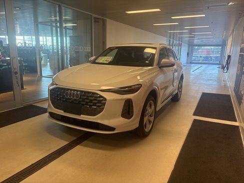 New 2025 Audi Q5 Premium Plus image 3