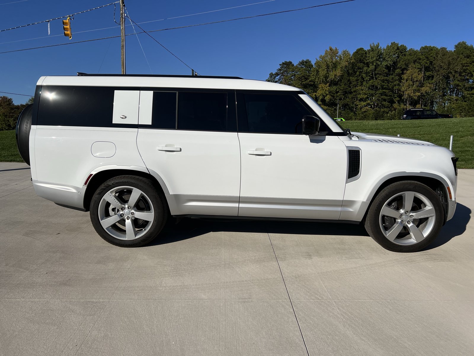 Used 2023 Land Rover Defender 130 First Edition AWD/4WD image 9